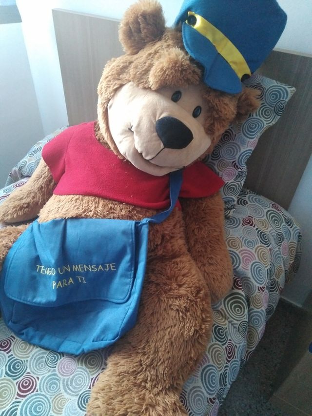 Oso grande de peluche