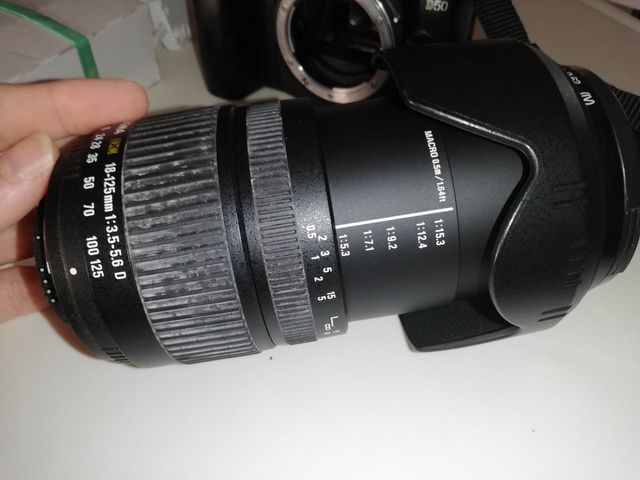 Objetivo Sigma DC 18-125mm con parasol.