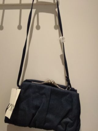 Bolso vaquero zara. etiquetas de segunda mano por 15 EUR en Alcalá de  Henares en WALLAPOP