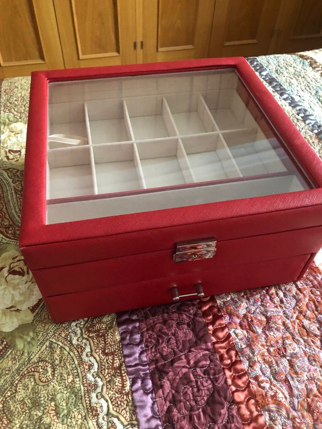 Precioso joyero rojo