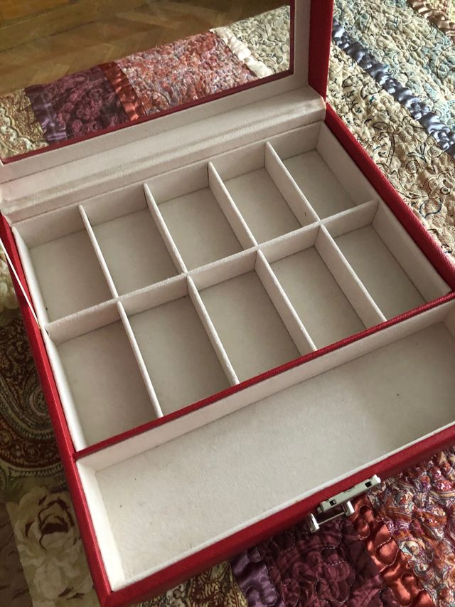 Precioso joyero rojo