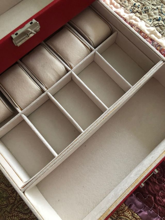 Precioso joyero rojo