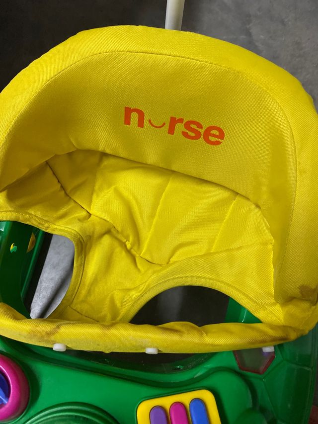 Andador con mesa de actividades nurse