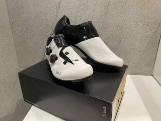 Zapatillas Fizik Aria R3 blanco negro. Talla 45. de segunda mano por 145  EUR en Benicasim en WALLAPOP