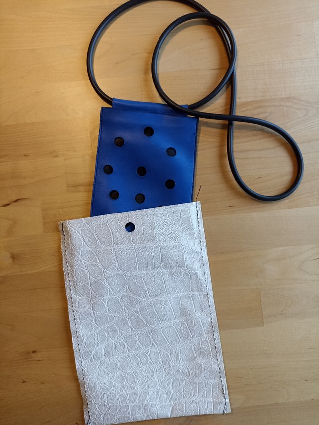 Bolso de piel para el móvil