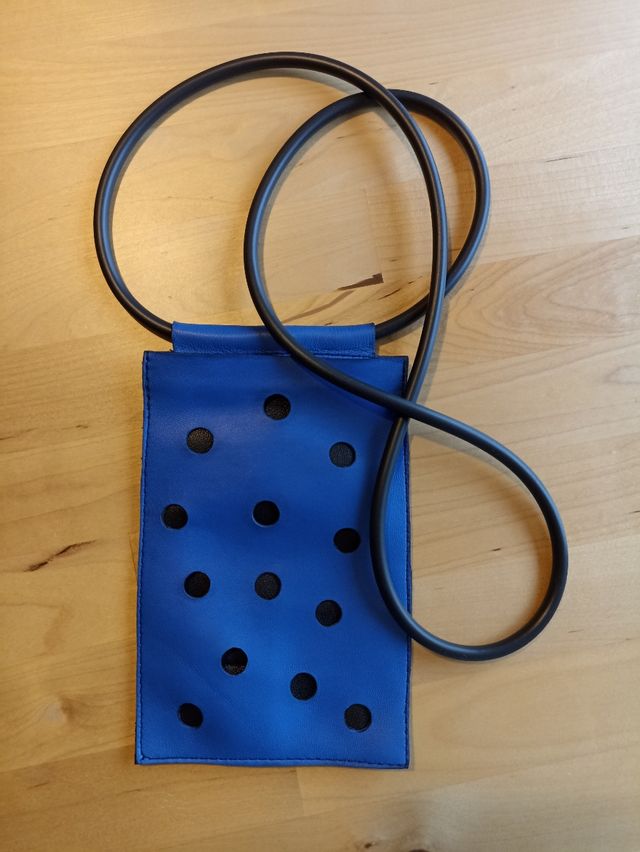 Bolso de piel para el móvil