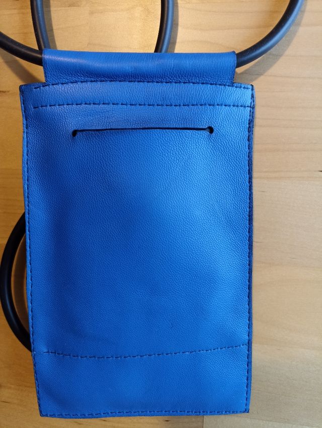 Bolso de piel para el móvil
