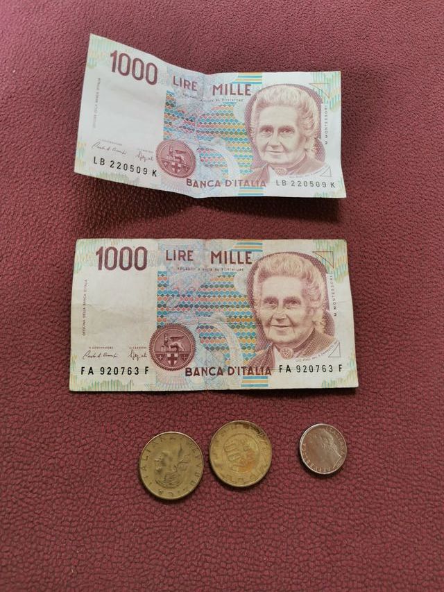 Monedas y billetes. Italia