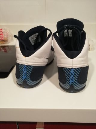 Zapatillas semi bota Nike de segunda mano por 25 EUR en Galápagos en  WALLAPOP