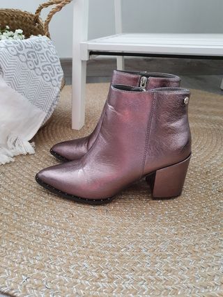 Botín tacón metalizado Talla 38 de segunda mano por 15 EUR en Calahorra en  WALLAPOP