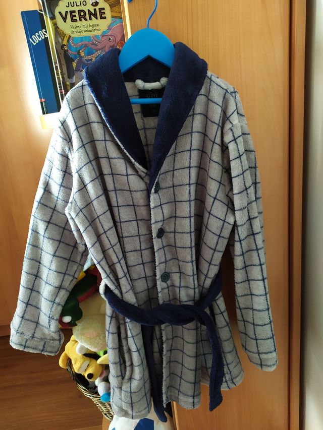 Bata niño talla 9-10 + regalo pijama talla 11
