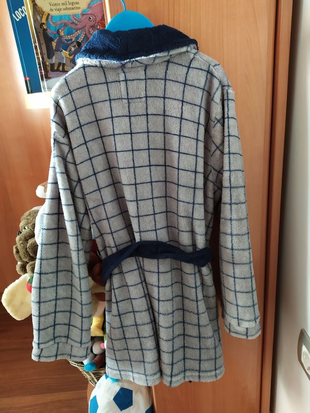 Bata niño talla 9-10 + regalo pijama talla 11