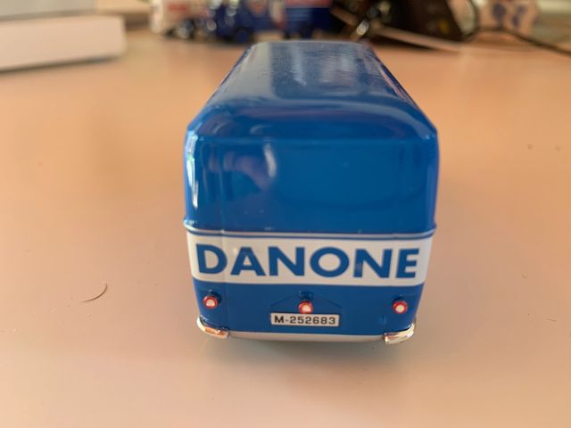 Furgoneta DANONE