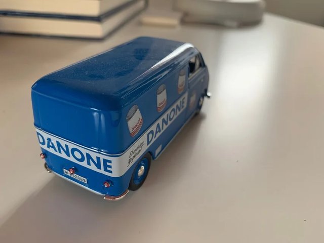 Furgoneta DANONE