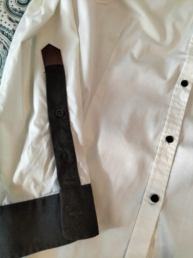 Camisa blanca y negra