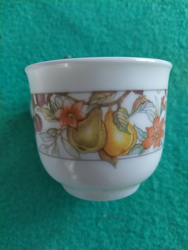 Juego de tazas y platos