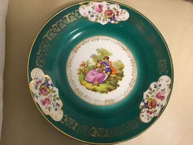Antiguo plato de porcelana Royal China. Raro.