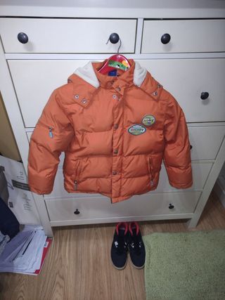 Cazadora chubasquero de segunda mano por 40 EUR en Santander en WALLAPOP