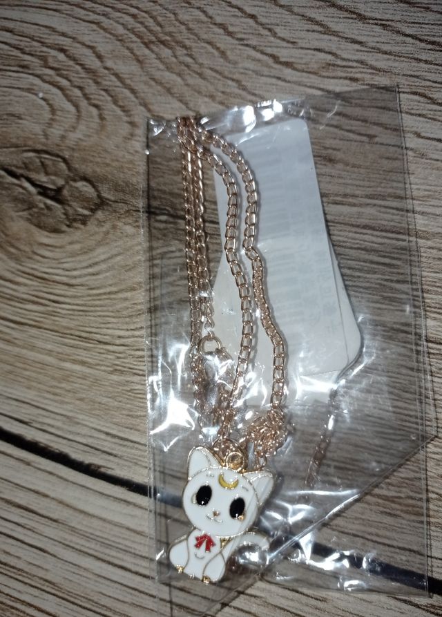 cadena de gatito nuevo