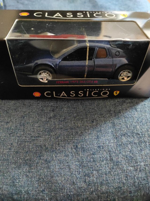 Cuatro coches Ferrari colección Shell.