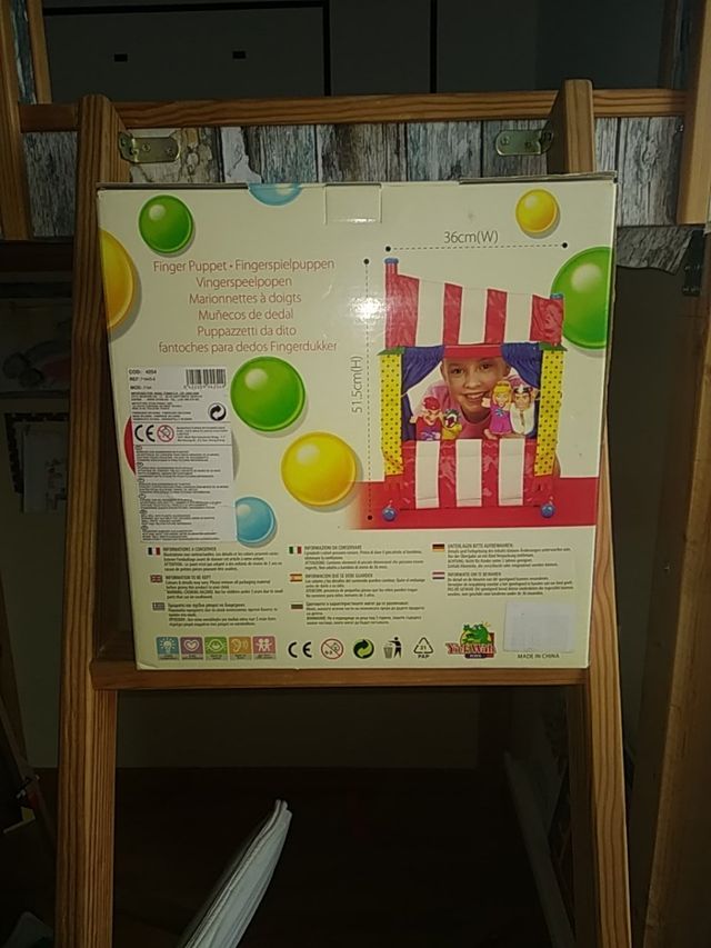 Teatrillo y títeres de dedo nuevo