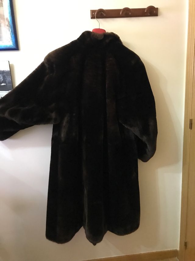 Abrigo marrón de piel de lomos de mutton