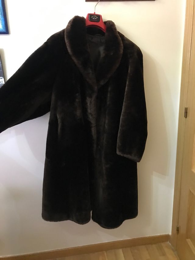 Abrigo marrón de piel de lomos de mutton