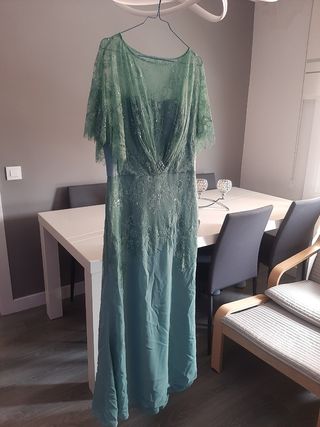 Vestido de mujer para fiestas o eventos. de segunda mano por 60 EUR en  Mollet del Vallès en WALLAPOP