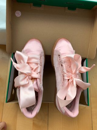 Zapatillas puma rosas lazo de segunda mano por 23 EUR en Torrelavega en  WALLAPOP