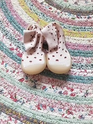 Zapatillas Calcetín Zara Home de segunda mano por 6 EUR en Majadahonda en  WALLAPOP