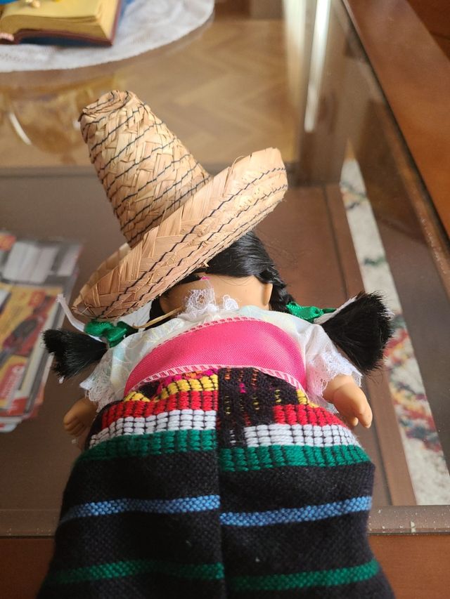 Muñeca con traje regional de Mexico