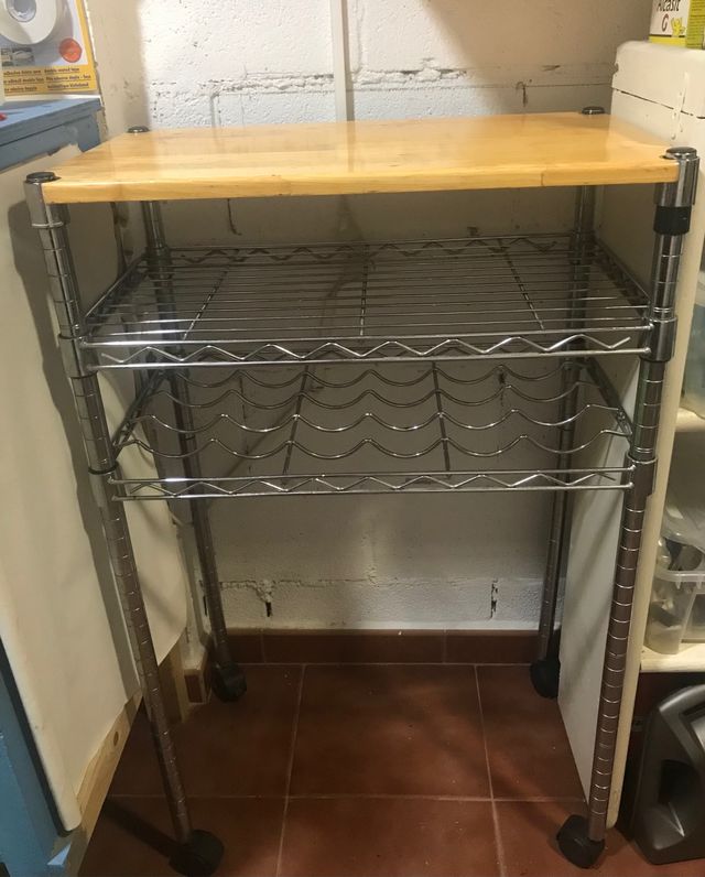 Mueble metálico y de madera: botellero