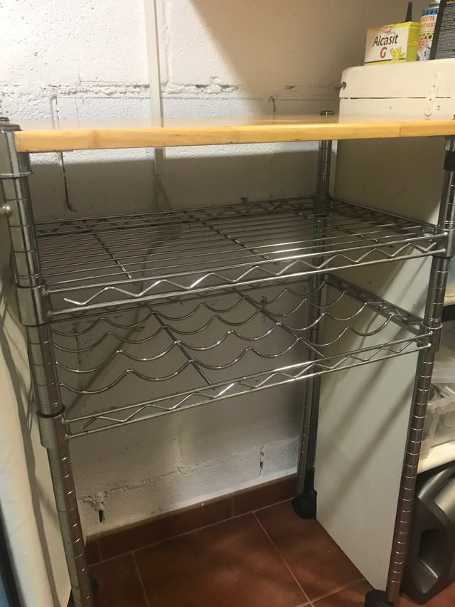 Mueble metálico y de madera: botellero