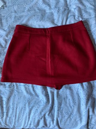 Falda pantalón rojo zara de segunda mano por 9 EUR en Madrid en WALLAPOP