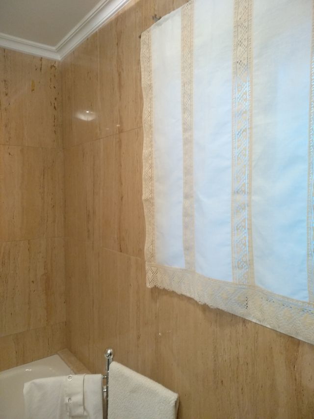 VISILLO DE SEMIHILO Y ENCAJE