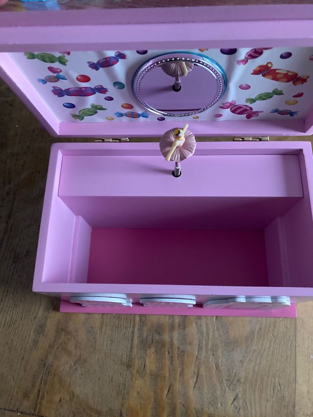 Joyero casa musical con bailarina