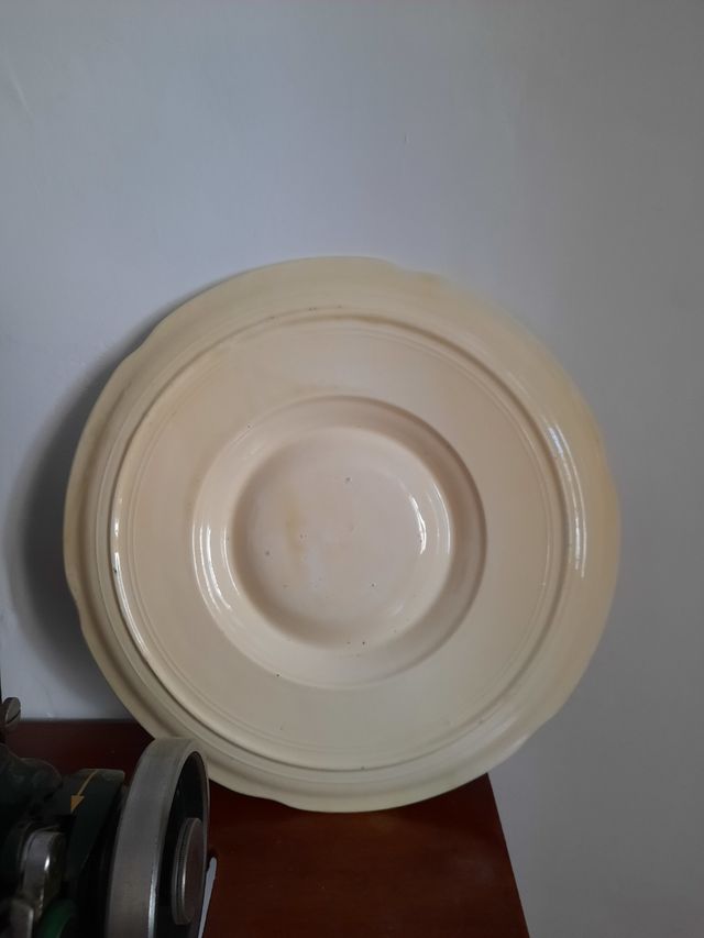 Bandeja de ceramica muy antigua. 40 cm ancho.