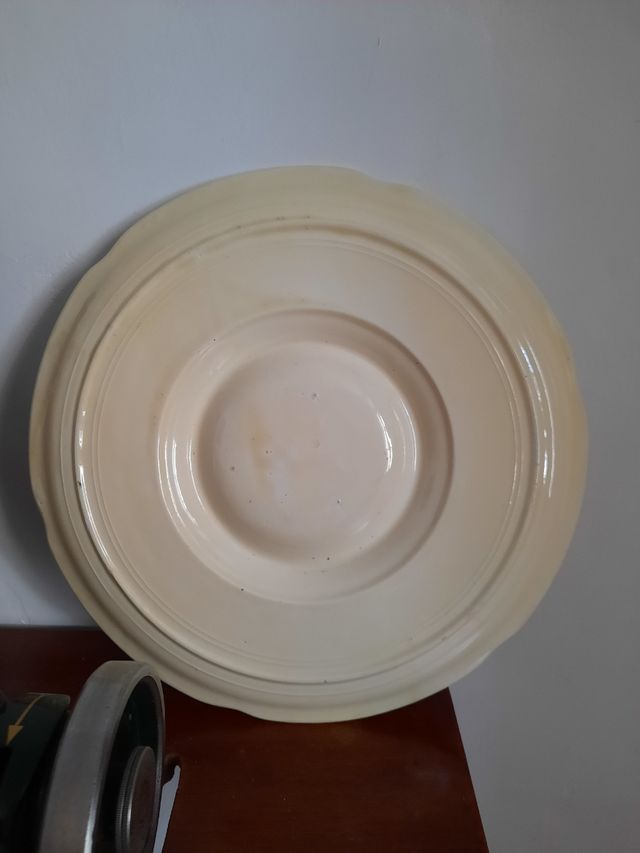 Bandeja de ceramica muy antigua. 40 cm ancho.