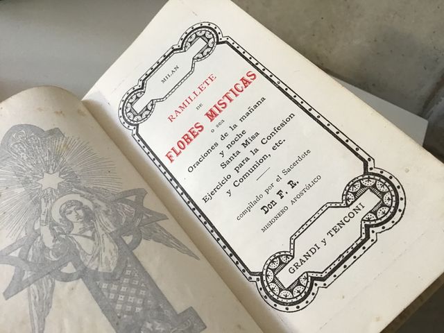 Antiguo misalito primera comunión.