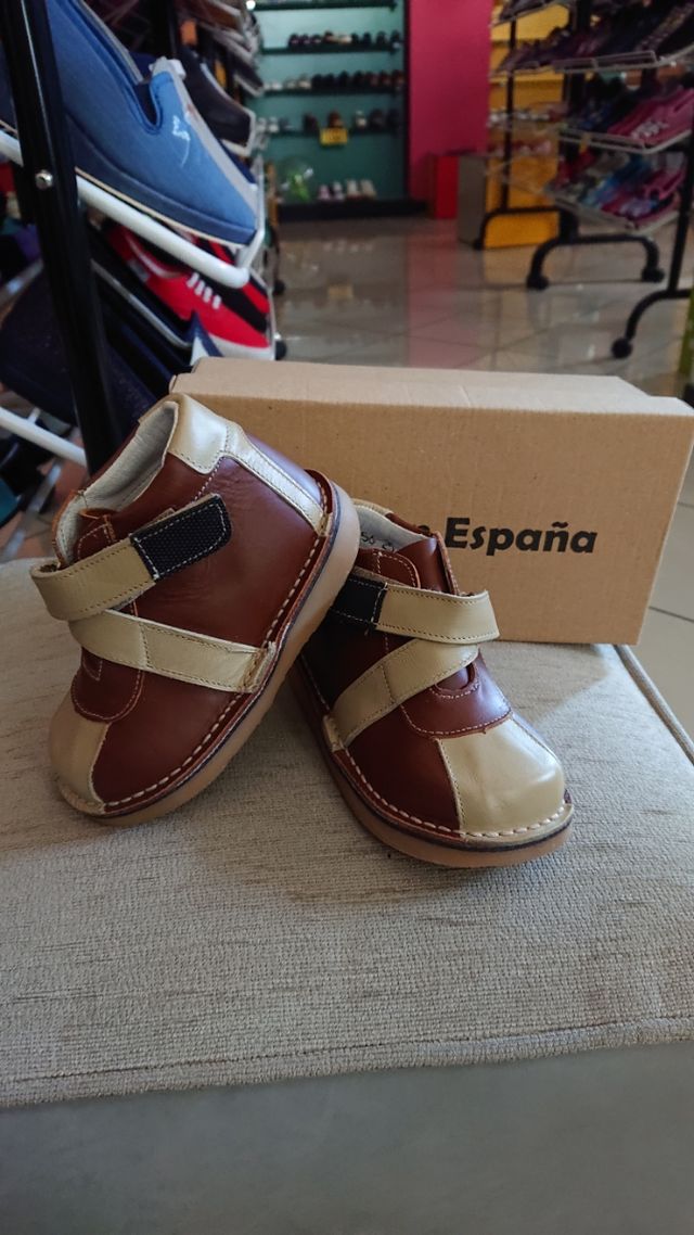 Botas niño Talla 25 nuevas sin estrenar piel