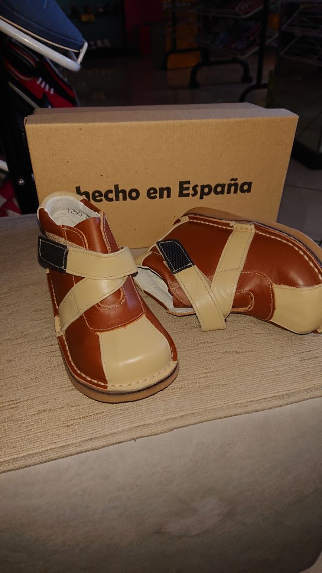 Botas niño Talla 25 nuevas sin estrenar piel