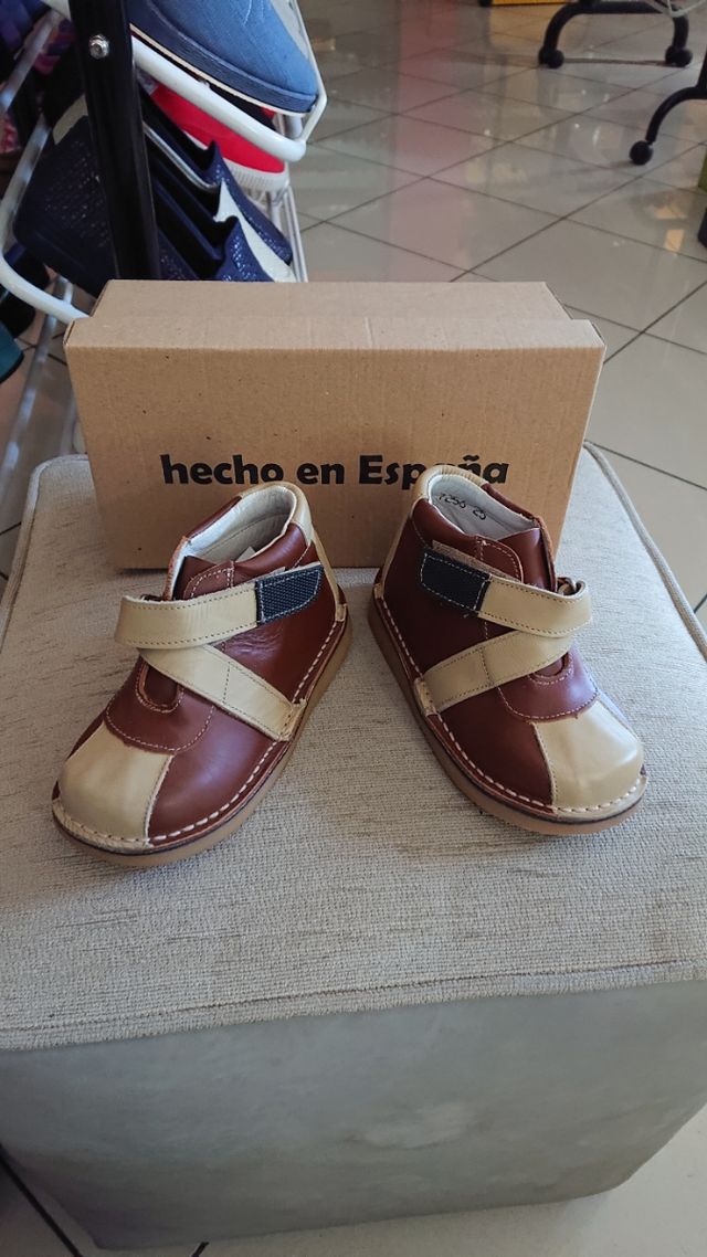 Botas niño Talla 25 nuevas sin estrenar piel