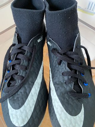 Botas tacos NIKE Talla 36,5 de segunda mano por 10 EUR en Ourense en  WALLAPOP