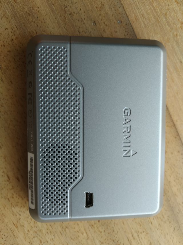 NAVEGADOR GARMIN NÜVI 200