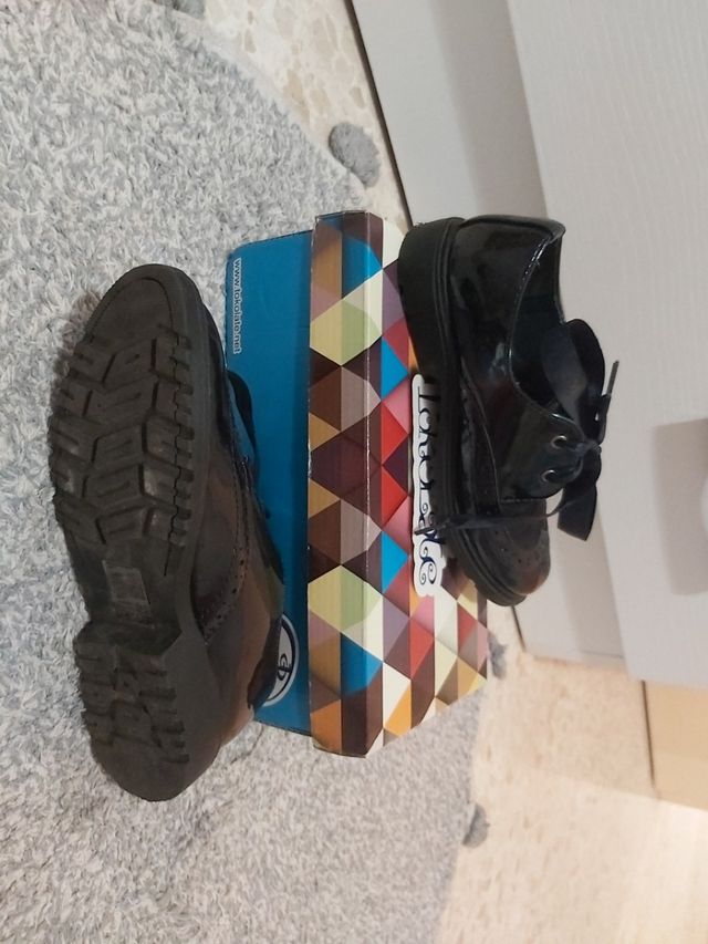 zapatillas de niña charol