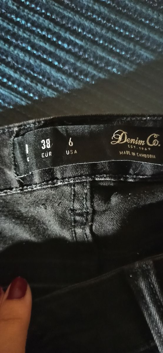 Pantalón rotos negro