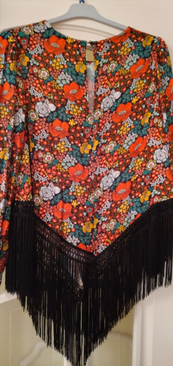 Espectacular blusa con flecos 