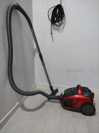 Aspiradora Solac 2200 de segunda mano por 50 EUR en A Illa de Arousa en  WALLAPOP