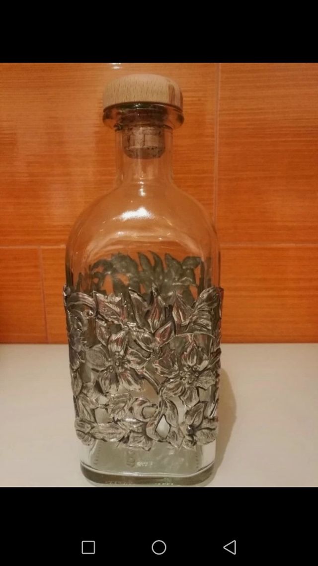 2 botellas decoradas × 30€