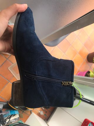 Botines ante azul marino de segunda mano por 15 EUR en Villarrobledo en  WALLAPOP